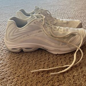 ✨WOMENS MIZUNO VOLLEYBALL SHOES✨